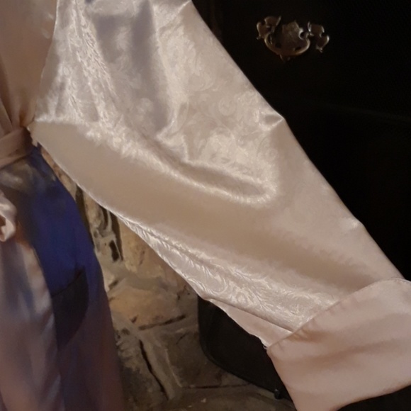 Vintage Victoria's Secret robe - Picture 4 of 8
